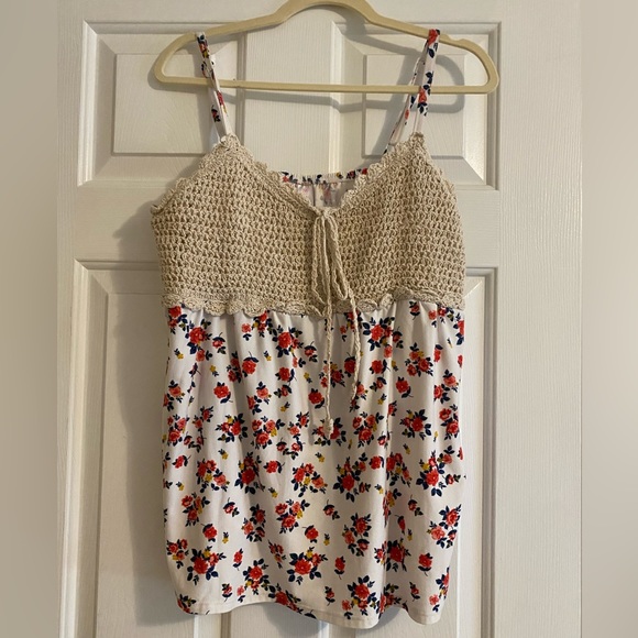 Cute spring top ! - Picture 3 of 4